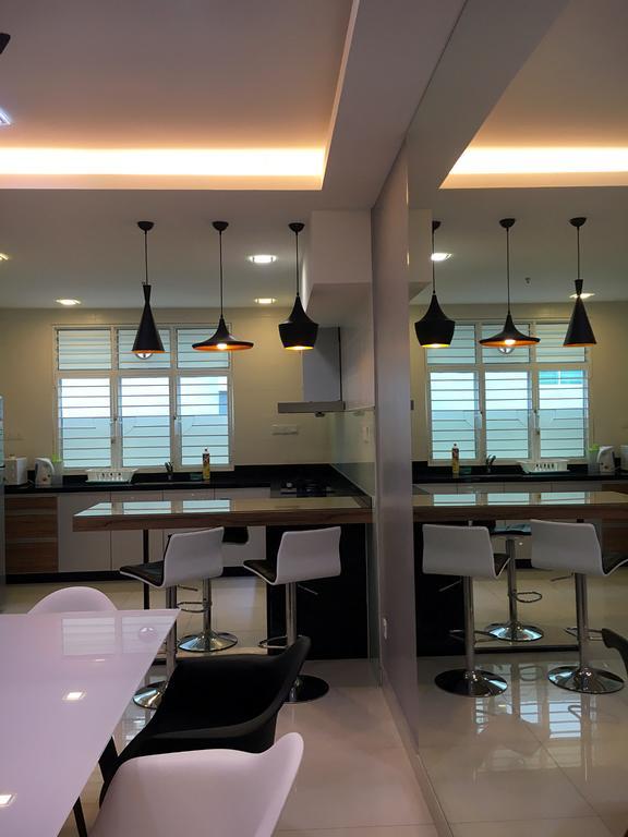 Shamrock Boutique Villa - Stay For 12 Person Batu Feringgi Exteriör bild